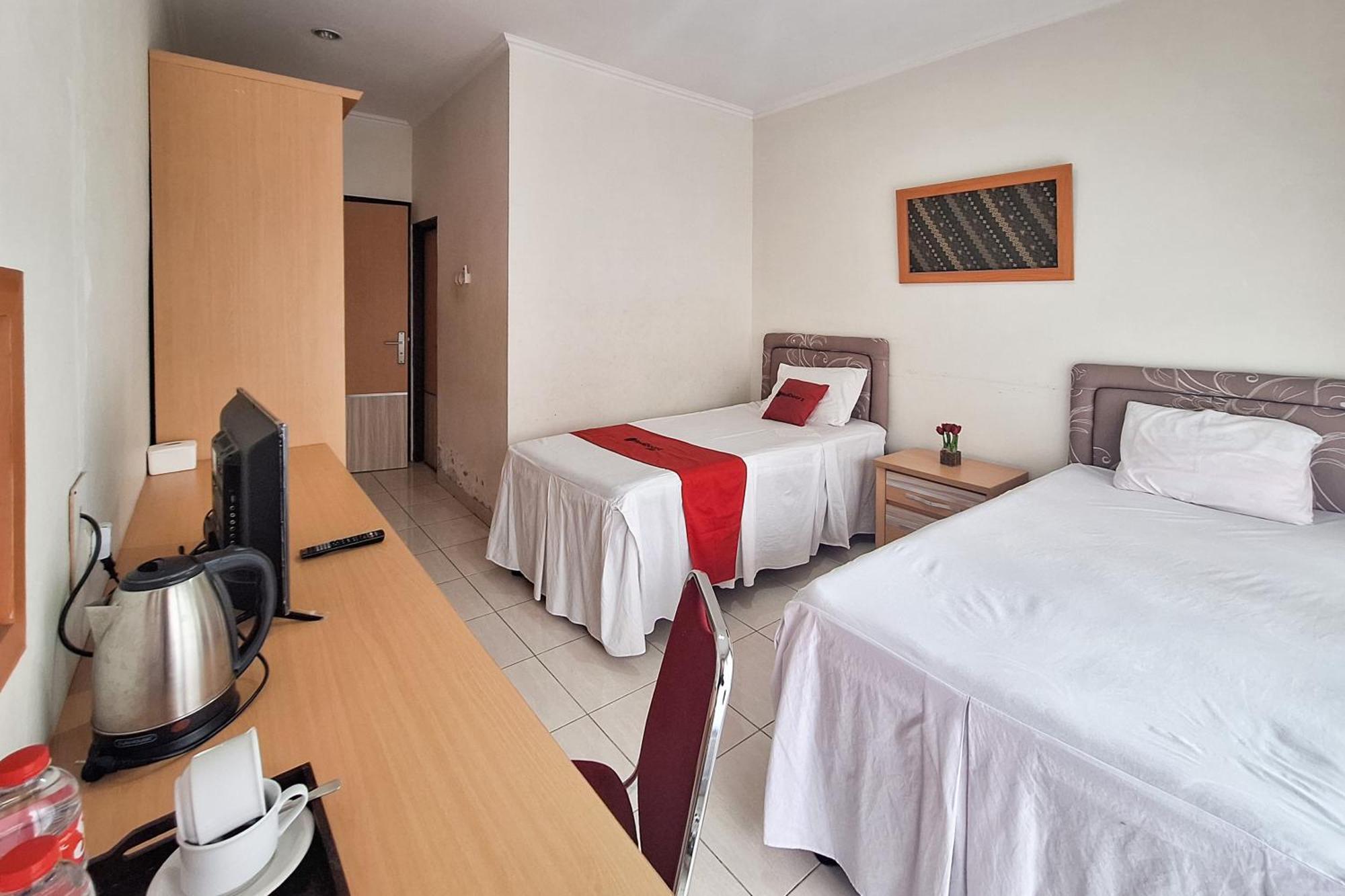 Reddoorz Resort At Tridaya Cisarua Puncak Esterno foto