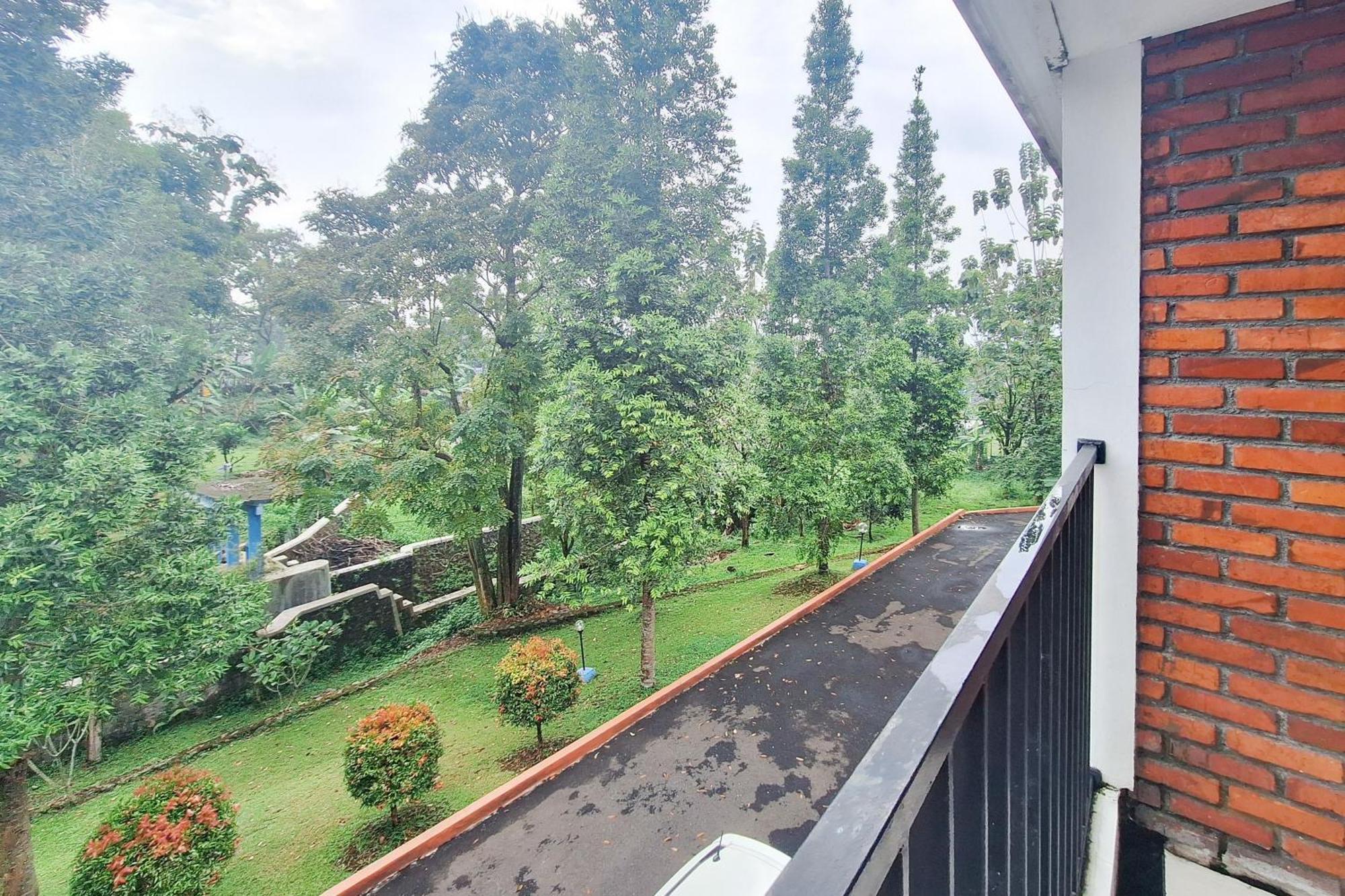 Reddoorz Resort At Tridaya Cisarua Puncak Esterno foto