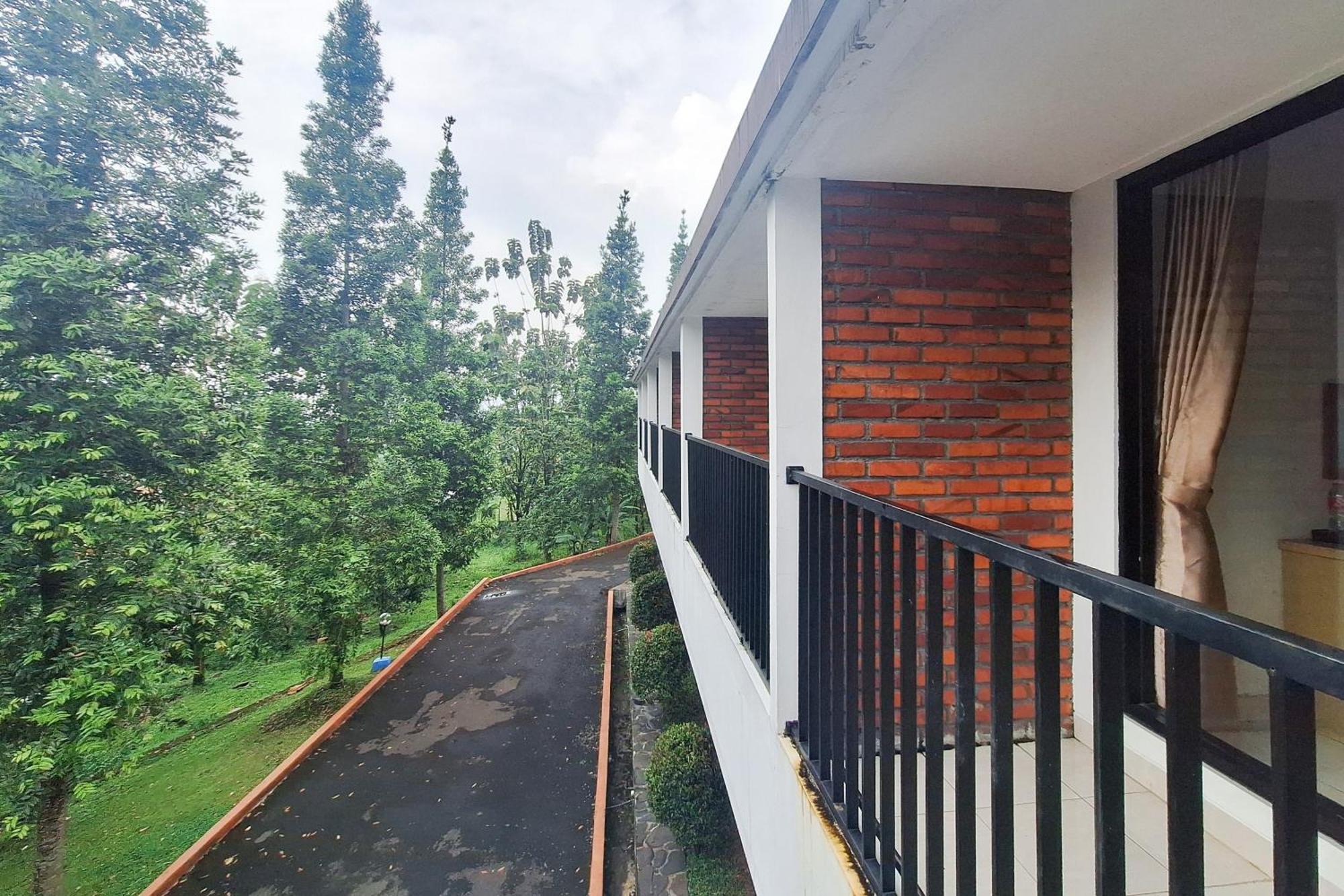 Reddoorz Resort At Tridaya Cisarua Puncak Esterno foto