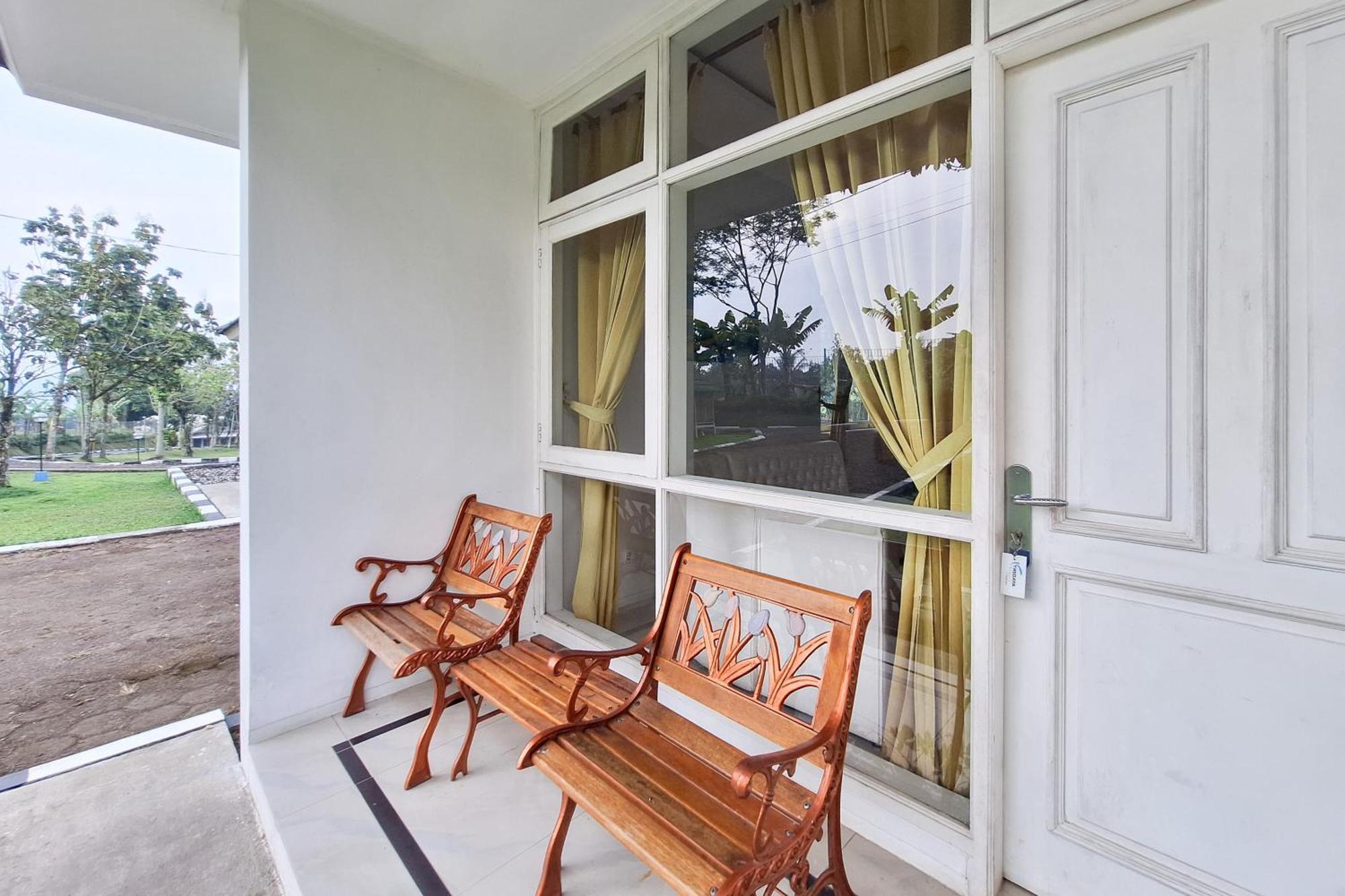 Reddoorz Resort At Tridaya Cisarua Puncak Esterno foto