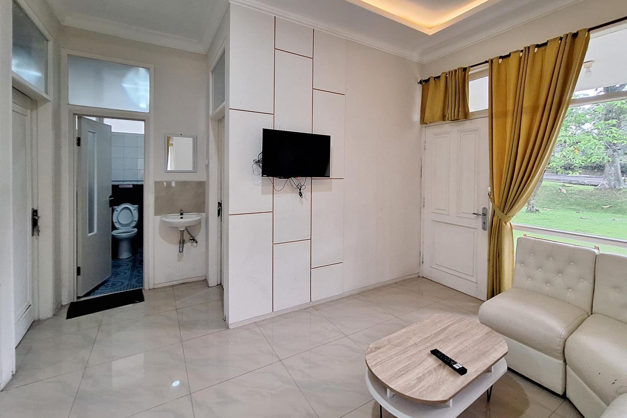 Reddoorz Resort At Tridaya Cisarua Puncak Esterno foto