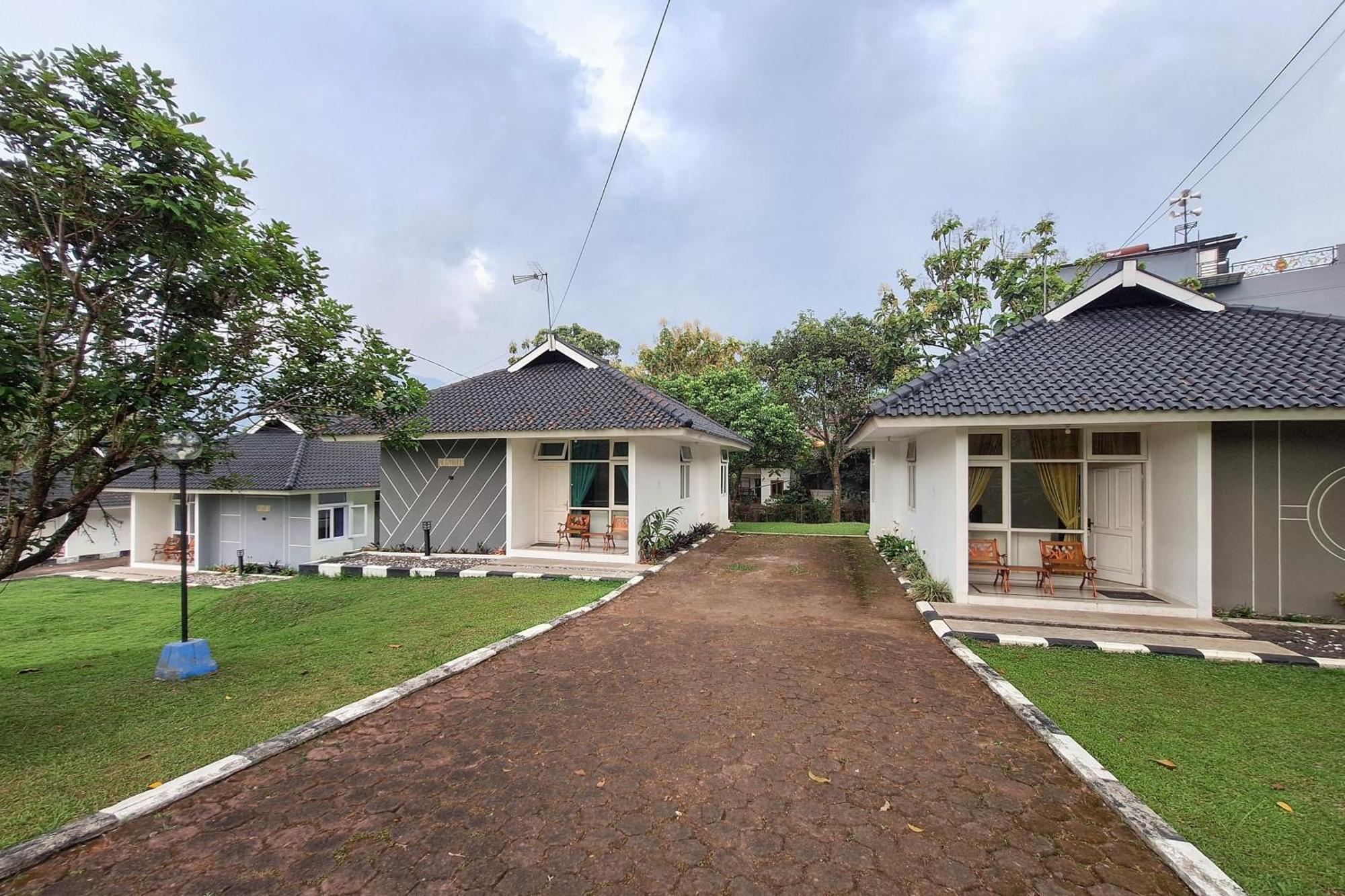 Reddoorz Resort At Tridaya Cisarua Puncak Esterno foto