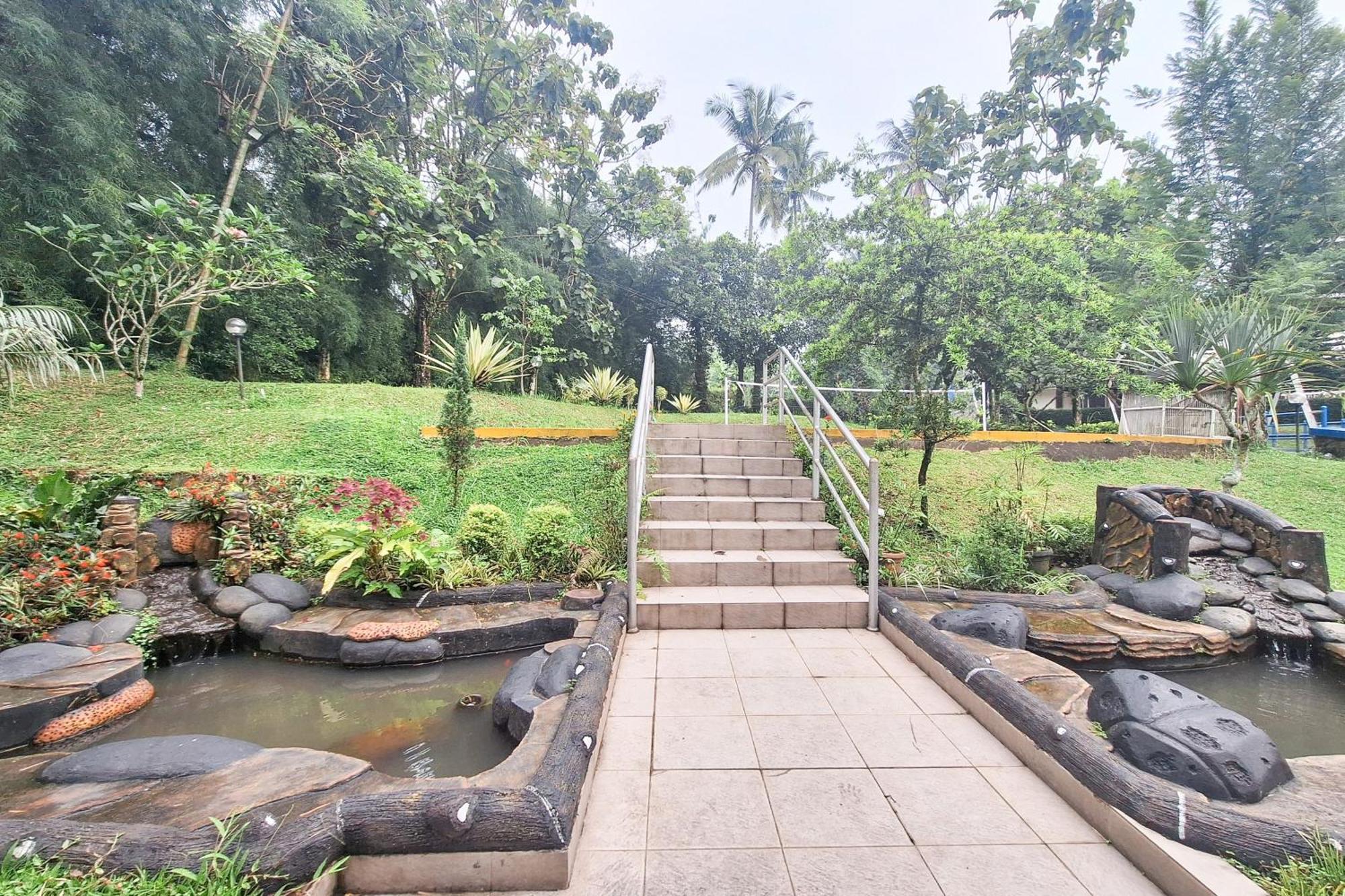 Reddoorz Resort At Tridaya Cisarua Puncak Esterno foto