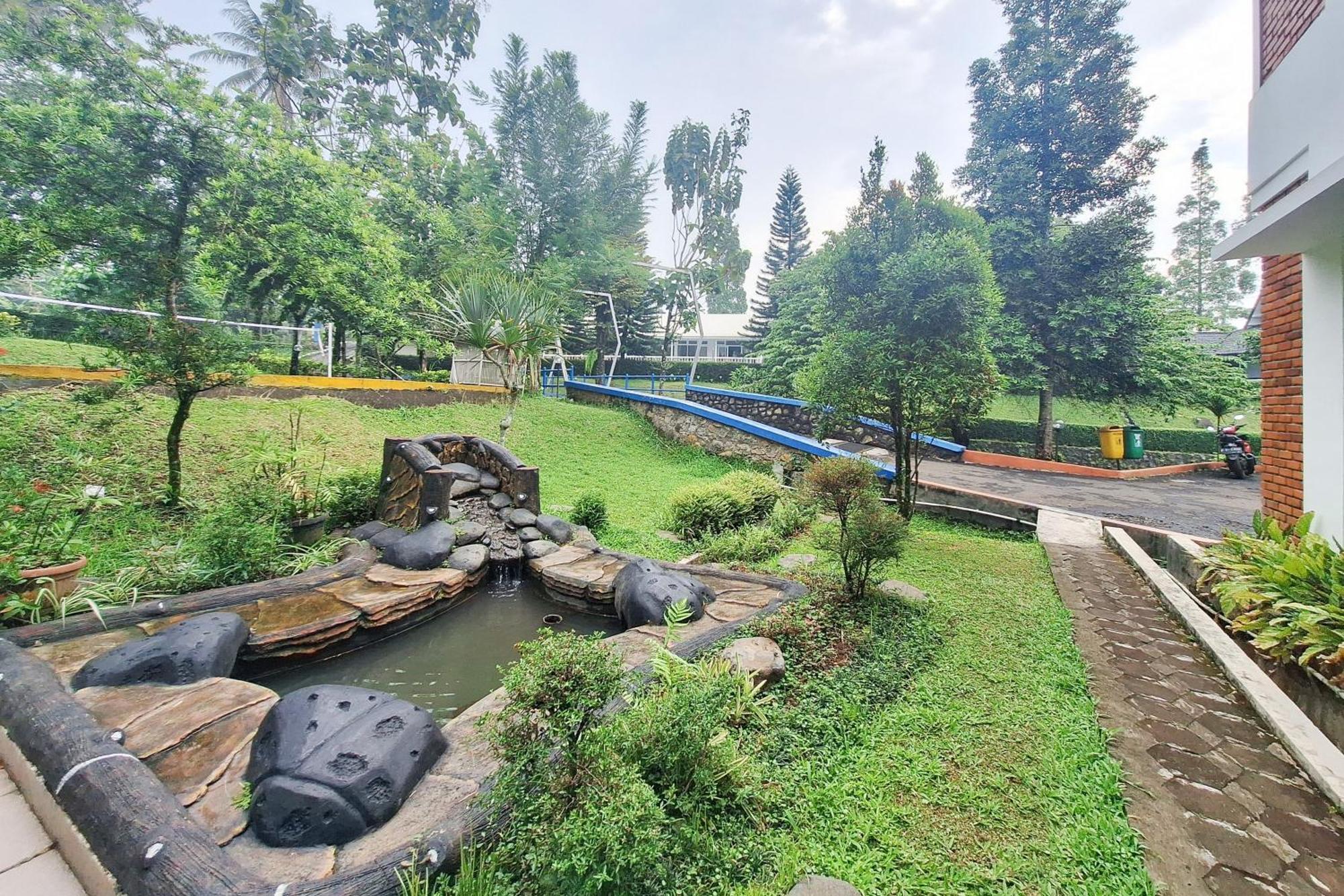 Reddoorz Resort At Tridaya Cisarua Puncak Esterno foto